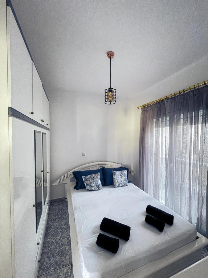 Coastline Apartment Néa Péramos Exterior foto