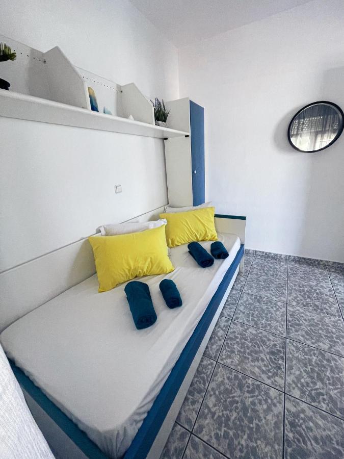 Coastline Apartment Néa Péramos Exterior foto